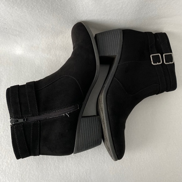 American Eagle by Payless Size 9 Black Bootie. - Picture 6 of 16